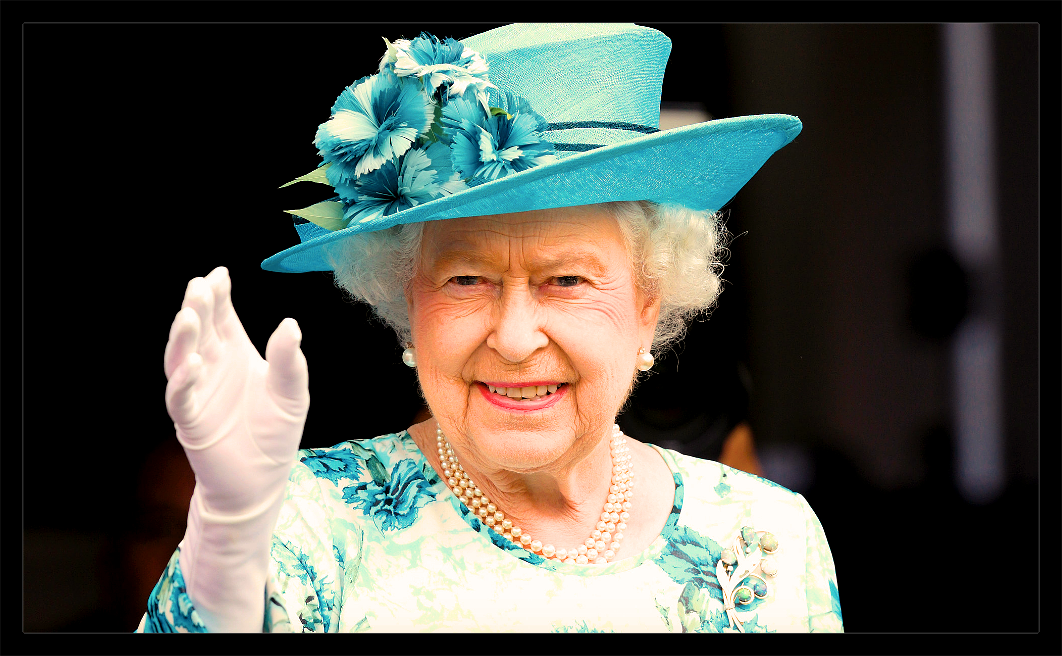 Her Majesty Queen Elizabeth II's Style  Royal Family GB